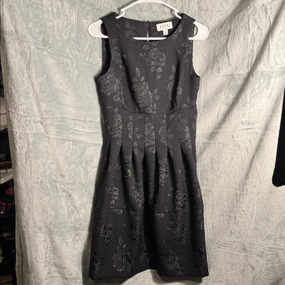 Elle dress women size 4 black Floral Midi Dress formal textured flowers
